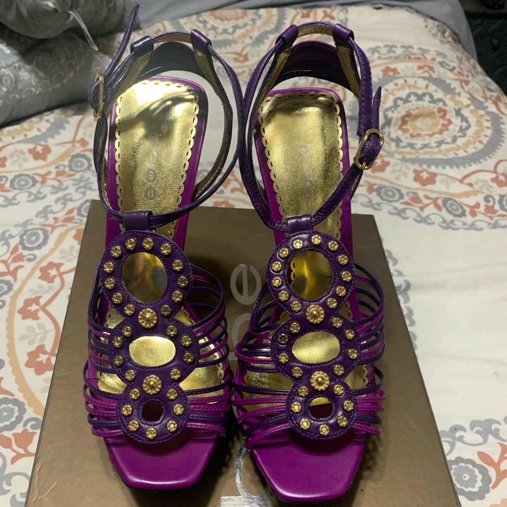 New Bebe heels